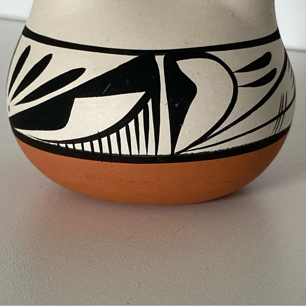 Pueblo Wedding Vase Small Signed Native American 3 inches tall Pottery EUC